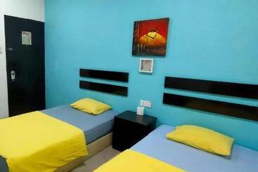 هتل Holiday Dive Inn