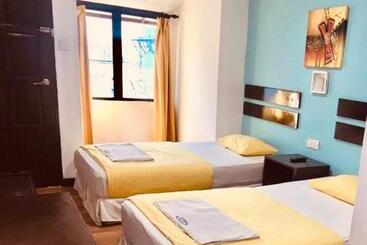 هتل Holiday Dive Inn