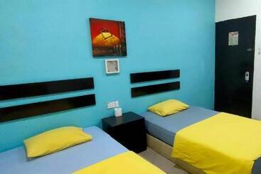 هتل Holiday Dive Inn