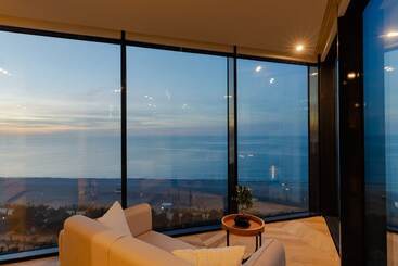 هتل Miramar Luxury Residences