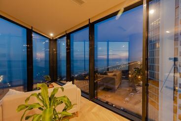 هتل Miramar Luxury Residences