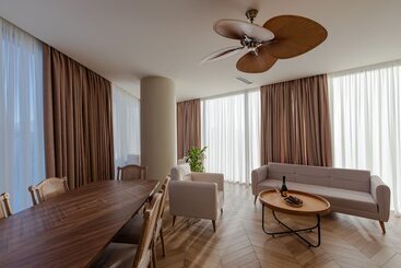 هتل Miramar Luxury Residences