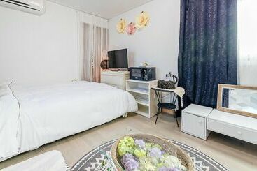 Jeju Kkot Hyang Gi Badasori Pension