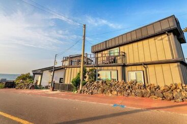 Jeju Kkot Hyang Gi Badasori Pension