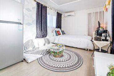 Jeju Kkot Hyang Gi Badasori Pension