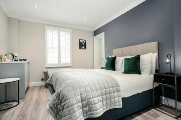 The Regent Apart