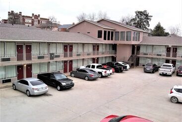 هتل All Seasons Lodge