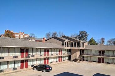 هتل All Seasons Lodge