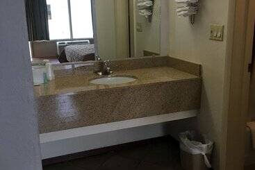 هتل All Seasons Lodge