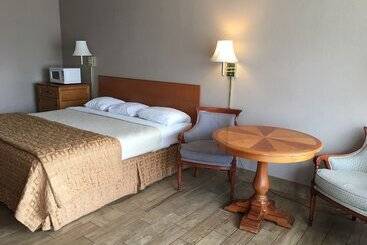 هتل All Seasons Lodge