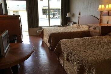 هتل All Seasons Lodge