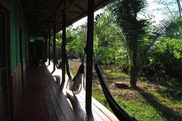 هتل Amazon Lodge Tambopata