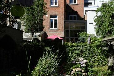 هتل Bed & Breakfast Guesthouse Leman