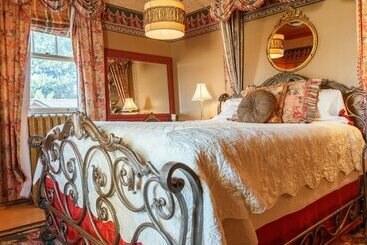 Отель The Carolina Bed & Breakfast