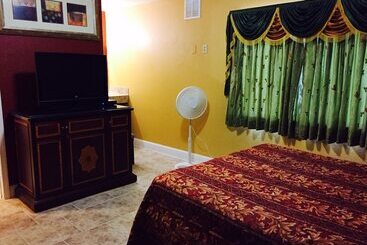 هتل M B Motor Inn