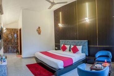 هتل Corbett Holiday Forest Resort