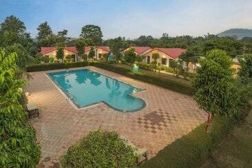 هتل Corbett Holiday Forest Resort