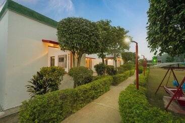 هتل Corbett Holiday Forest Resort