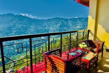هتل Tara Palace Resort And Spa