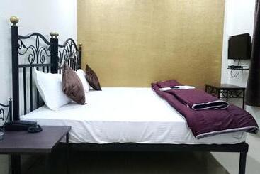 هتل Preetam Aurangabad