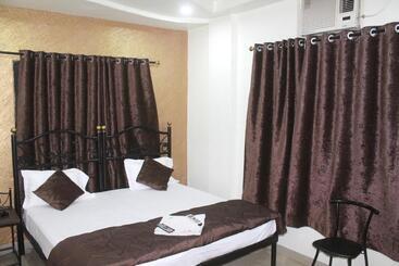 هتل Preetam Aurangabad
