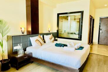 هتل Tara Palace Resort And Spa