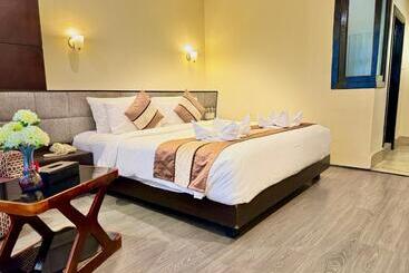 هتل Tara Palace Resort And Spa