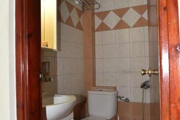 فندق 40 Platania