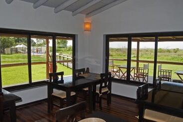 هتل Irupe Lodge
