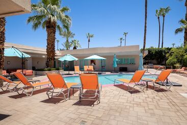 هتل Poolside Fun King Suite