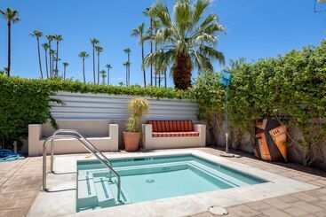 هتل Poolside Fun King Suite
