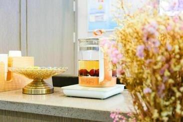 Hanting Hotel Shaoxing City Square Luxun Guli