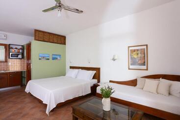 Otel 9 Muses   Paros