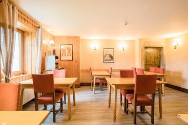 هتل Auberge Du Coude