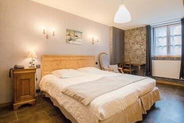 هتل Auberge Du Coude