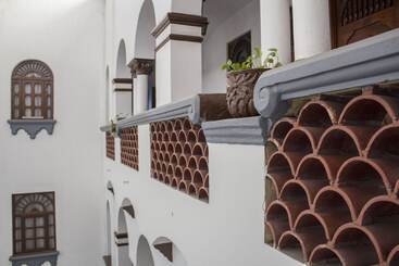 هتل Colonial