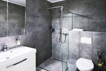 هتل Comfort Apartments By Livingdowntown