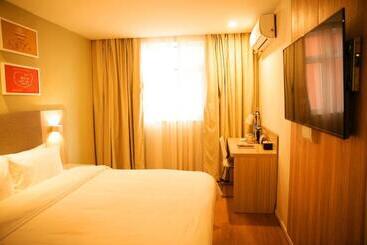 Hanting Hotel Changzhi Town God Temple