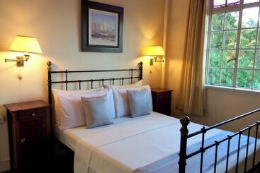 هتل Pax Guest House