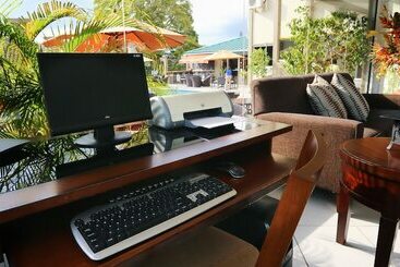 هتل Tradewinds