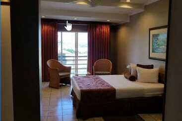 هتل Tradewinds