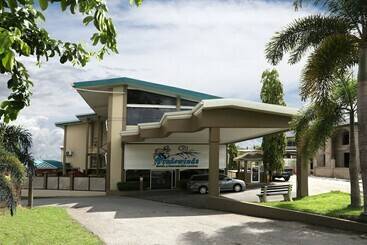 هتل Tradewinds