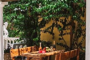 Avra Paradise Apart