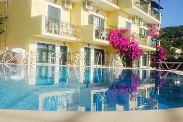 Avra Paradise Apart