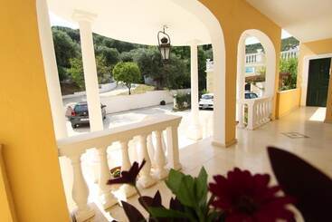 Avra Paradise Apart