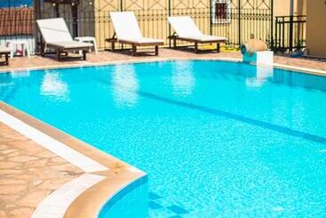 Avra Paradise Apart