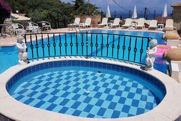 Avra Paradise Apart