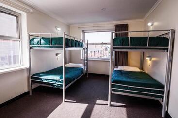 هتل Yha Adelaide Central