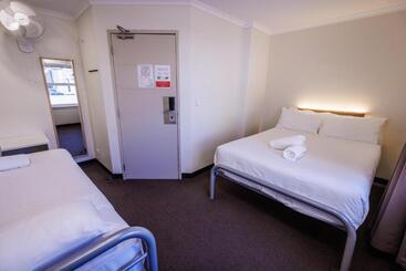 هتل Yha Adelaide Central