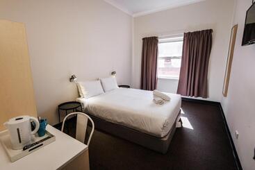 هتل Yha Adelaide Central